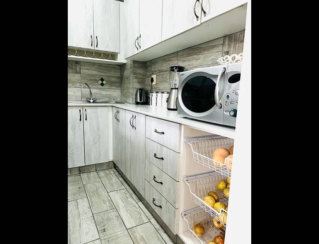 3 BEDROOM APARTMENT FOR SALE IN FIELDS HILL